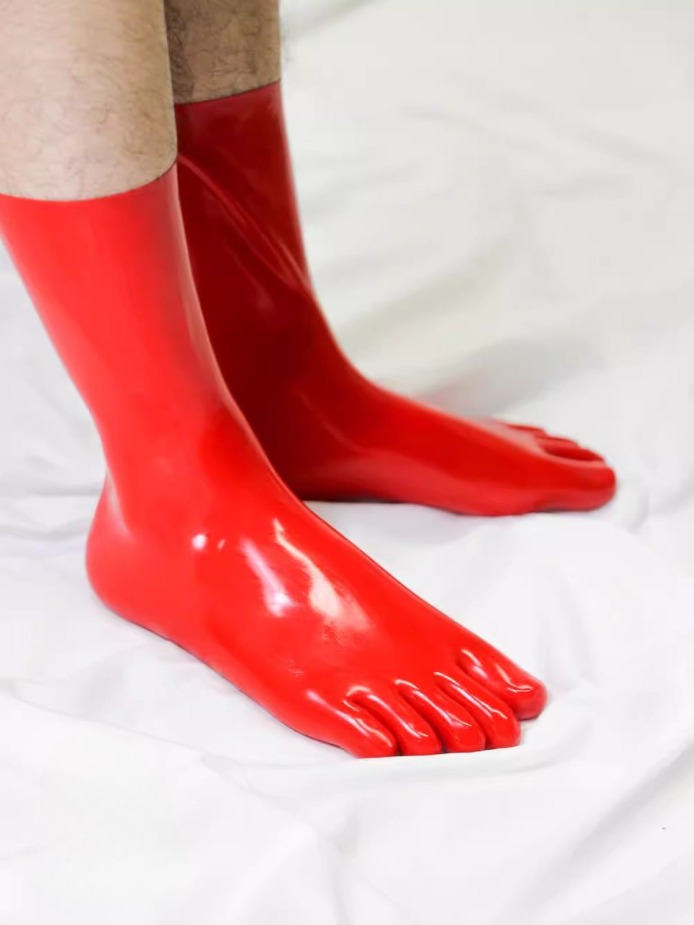Short latex bright red five toe socks