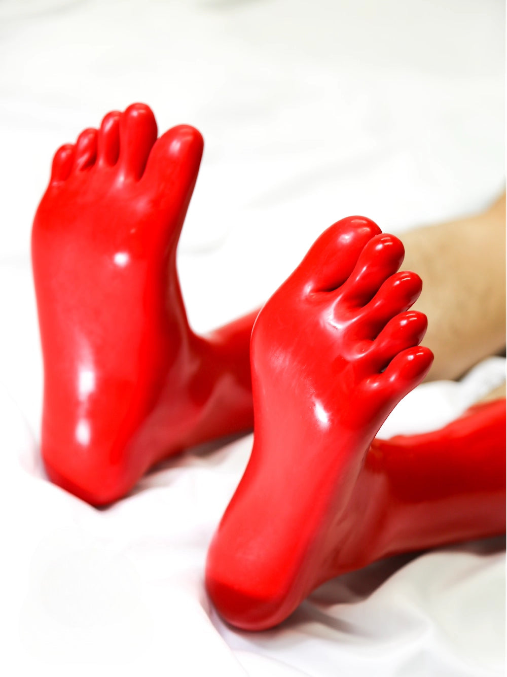 Short latex bright red five toe socks